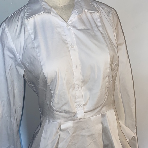 Zara white fitted blouse size medium. Missing two buttons. - Picture 2 of 13